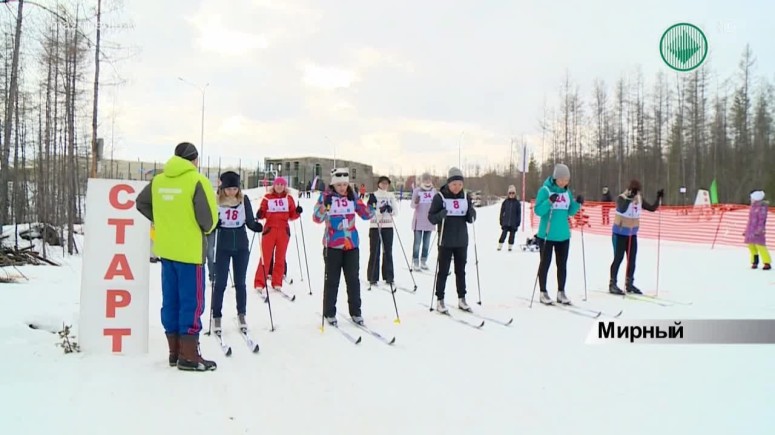 В Мирном впервые прошел благотворительный лыжный забег