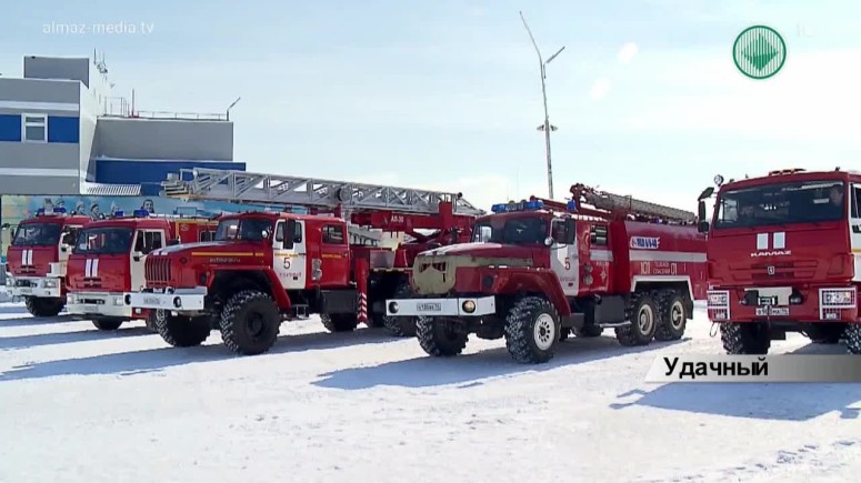 В пожарной части №5 города Удачного отметили профессиональный праздник