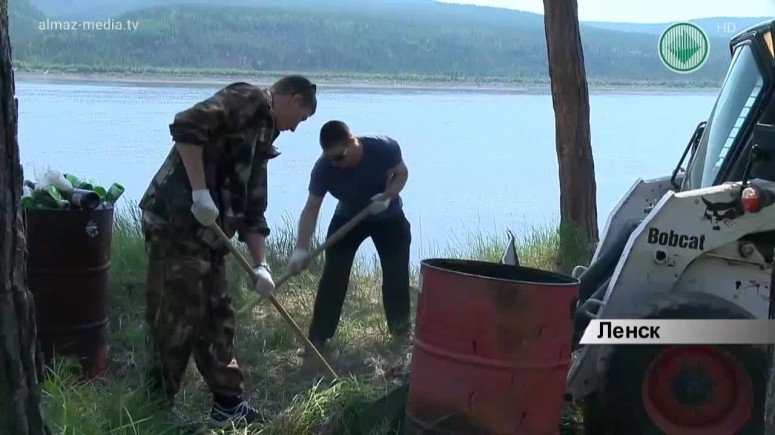 Молодые специалисты «АЛРОСА» вышли на уборку мусора в окрестностях ДОБ «Алмаз»