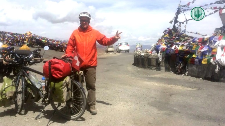 Более 1500 км на велосипеде до столицы алмазного края преодолел турист Жан-Филипп Фонтен
