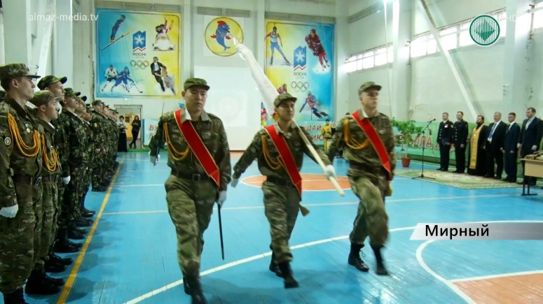 В МРТК вручили новое знамя Школе командиров
