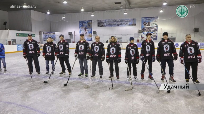 В Удачном завершился 1 этап соревнований по хоккею с шайбой