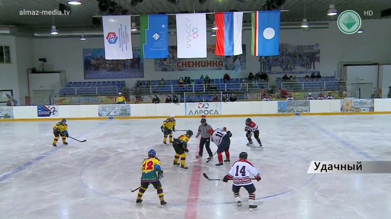 В Удачном завершился 1-й круг финала Открытого первенства по хоккею на кубок профсоюза «Профалмаз»