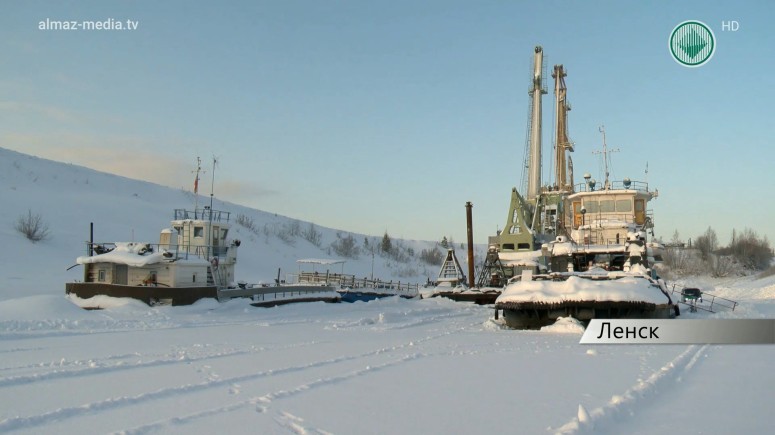 В затоне Ленского речного порта продолжаются ремонтные работы