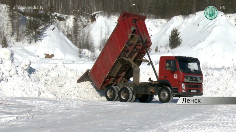 Борьба ленских коммунальщиков со снегом