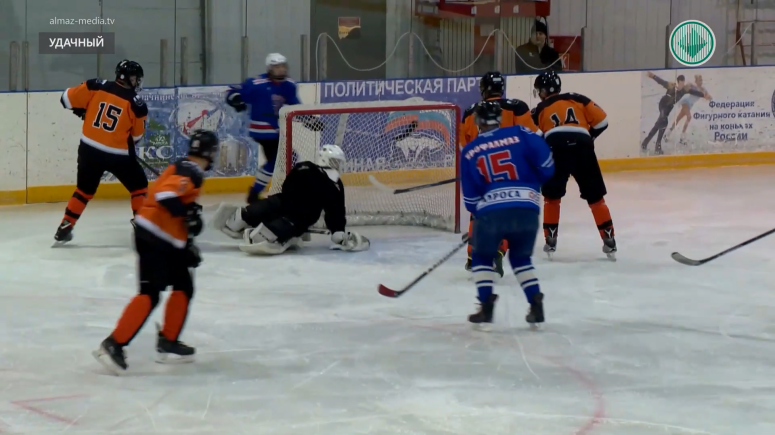 Хоккейные клубы Мирнинского района начали борьбу за кубок «Профалмаз»