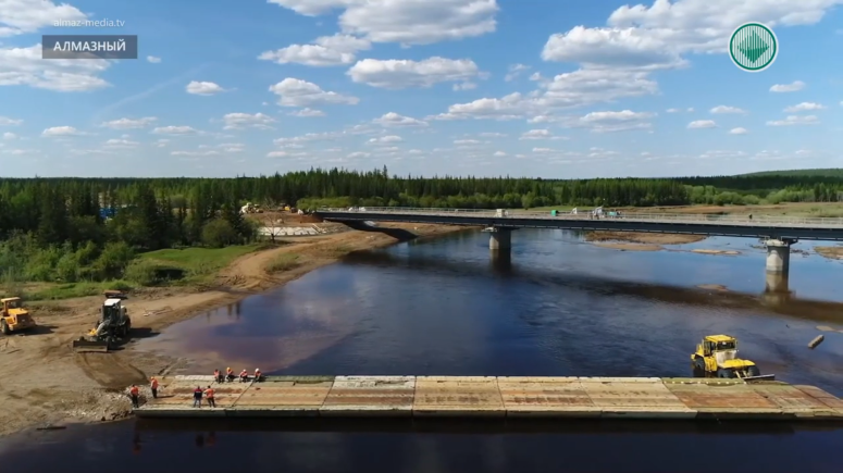 Мост через реку Малая Ботуобия готов на 70 %