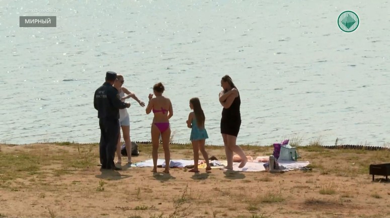 Жителей Мирного предупреждают об опасности купания на несанкционированных пляжах