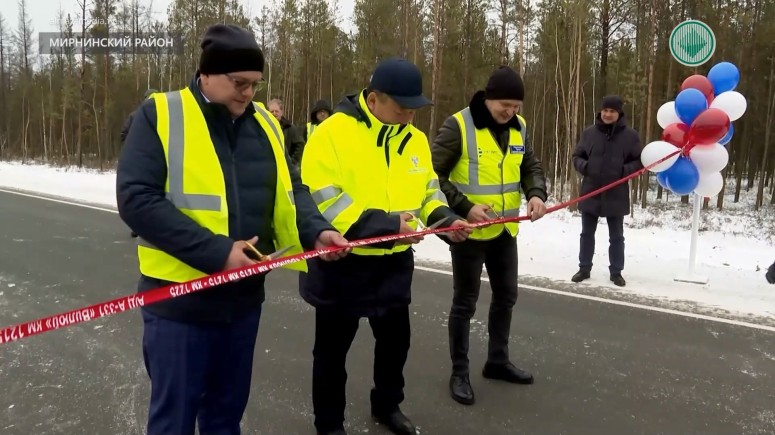 Дорожники заасфальтировали 10 километров дороги между Ленском и Мирным