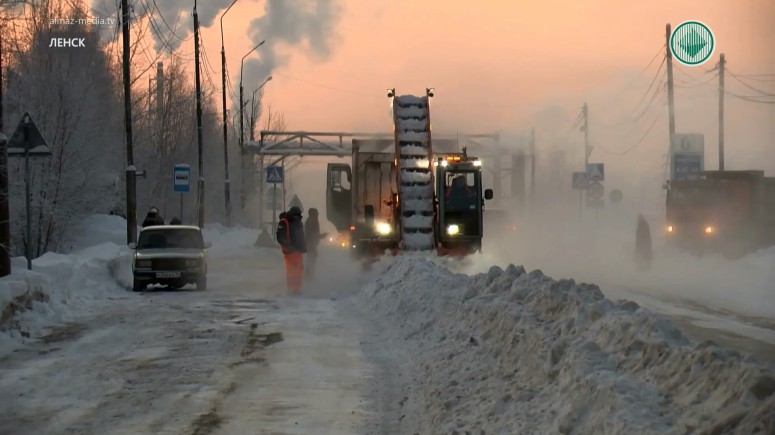 С начала года в Ленске вывезли около 8 тысяч кубометров снега