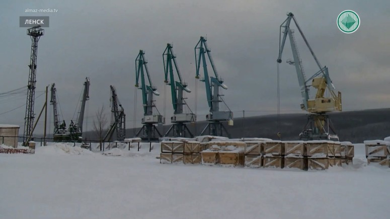Комплексную услугу по хранению груза предоставляют в Ленском речном порту
