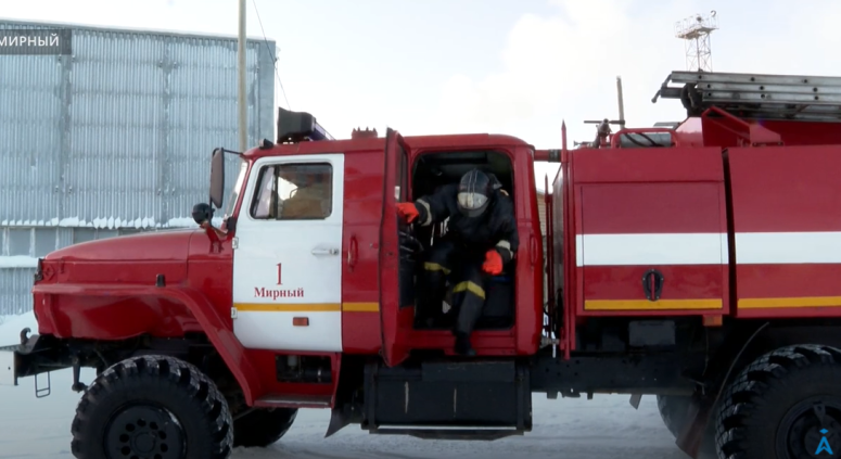 Пожарным, бухгалтерам и инженерам Якутии повысят зарплату с 1 апреля