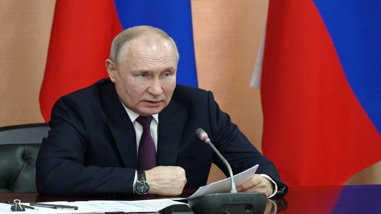 Путин поручил подготовить предложения по снижению ставок по долгосрочным кредитам
