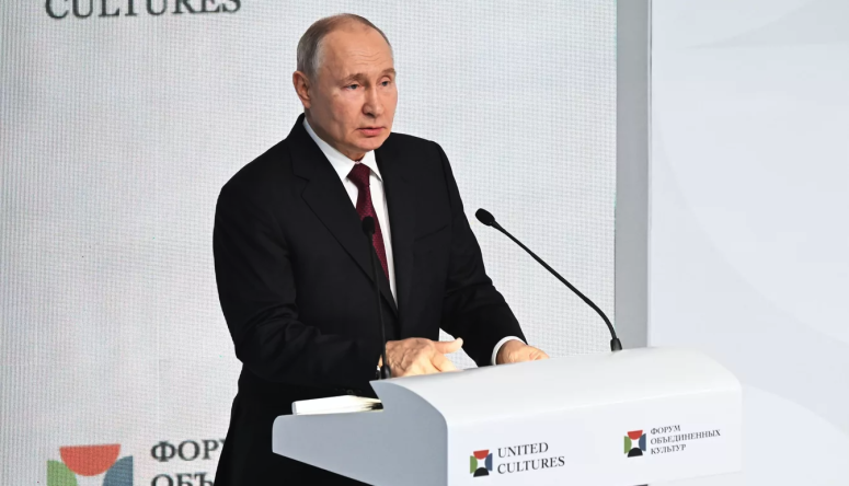 Власти будут поддерживать творческих людей и организации, заявил Путин