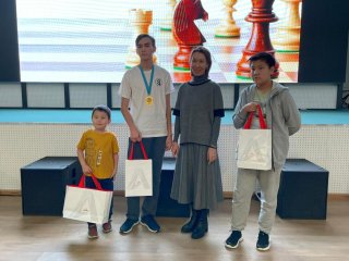 АЛРОСА наградила победителей соревнований III Республиканского шахматного конгресса